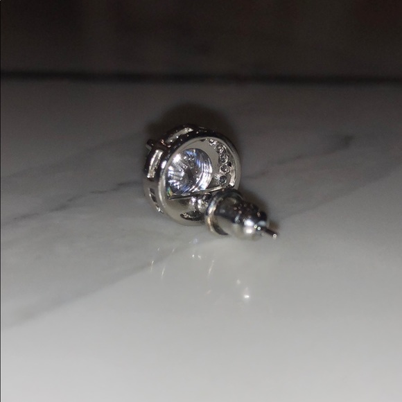 Elegant Big Stud Earrings (White Gold) - Picture 4 of 5